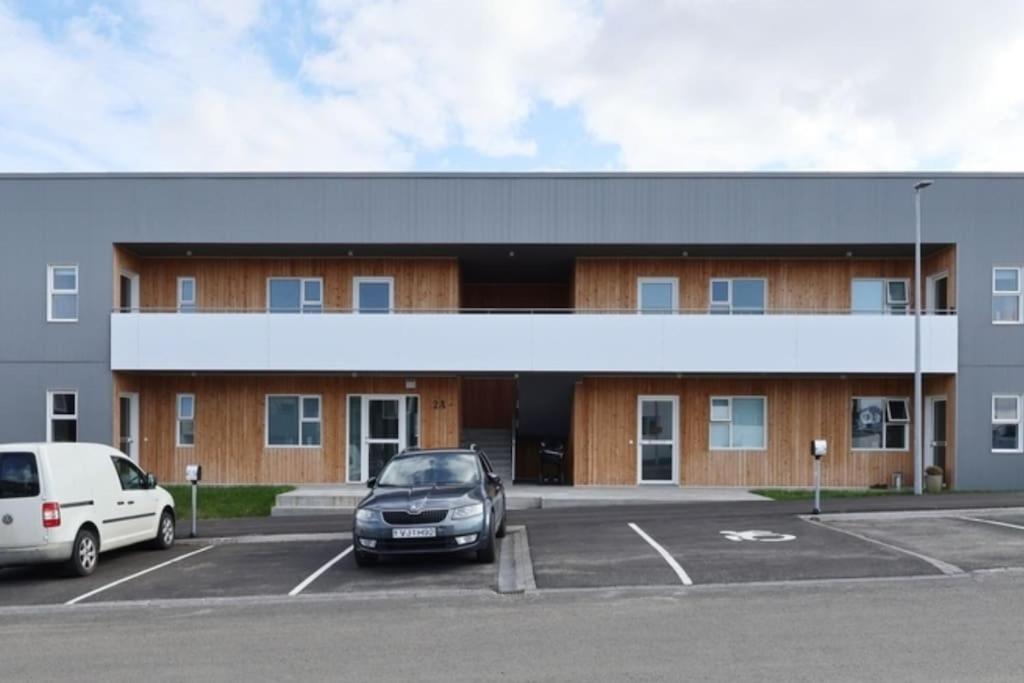 Nice & Cozy Two Bedroom Apartment With A Balcony Akureyri Exteriör bild