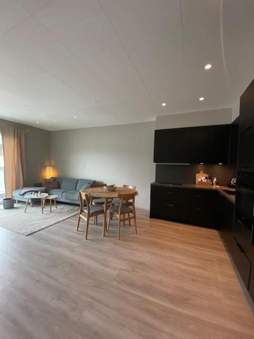 Nice & Cozy Two Bedroom Apartment With A Balcony Akureyri Exteriör bild