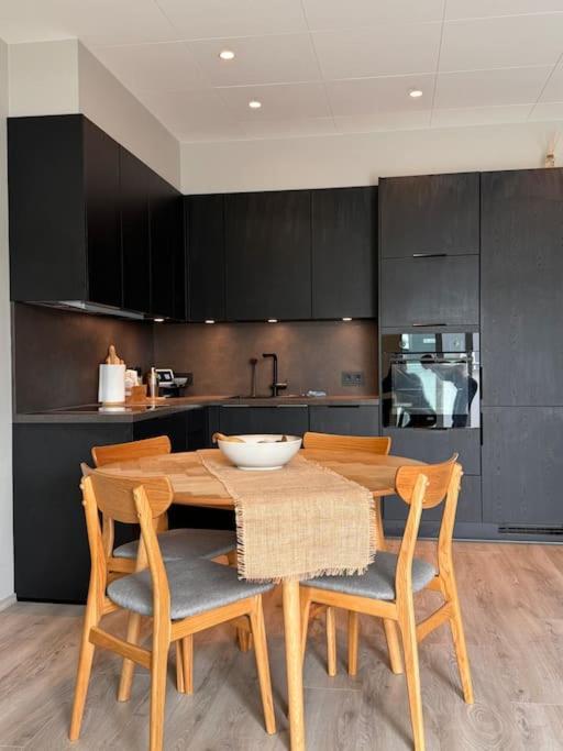 Nice & Cozy Two Bedroom Apartment With A Balcony Akureyri Exteriör bild