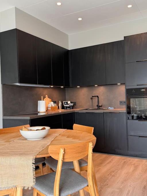 Nice & Cozy Two Bedroom Apartment With A Balcony Akureyri Exteriör bild