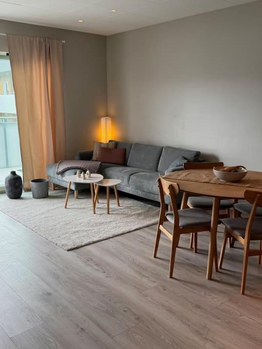Nice & Cozy Two Bedroom Apartment With A Balcony Akureyri Exteriör bild