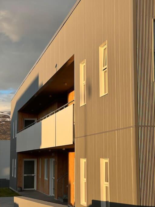 Nice & Cozy Two Bedroom Apartment With A Balcony Akureyri Exteriör bild